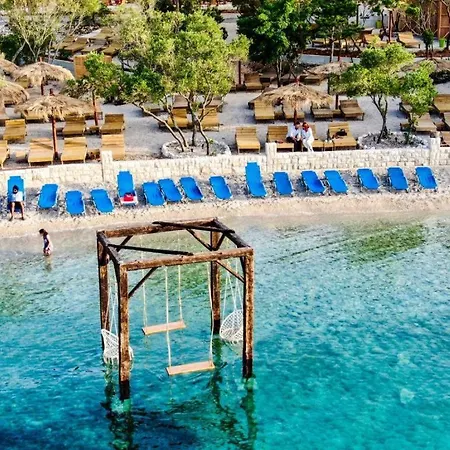 Hill Penthouse Apartment *