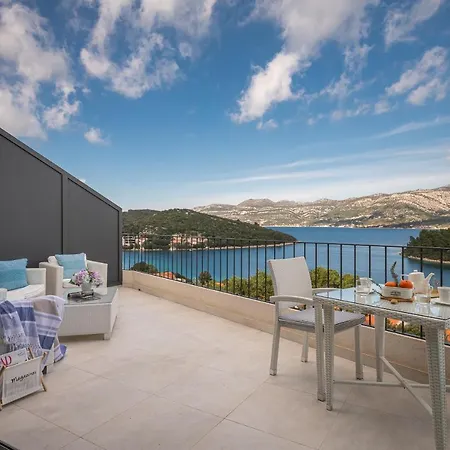Hill Penthouse *